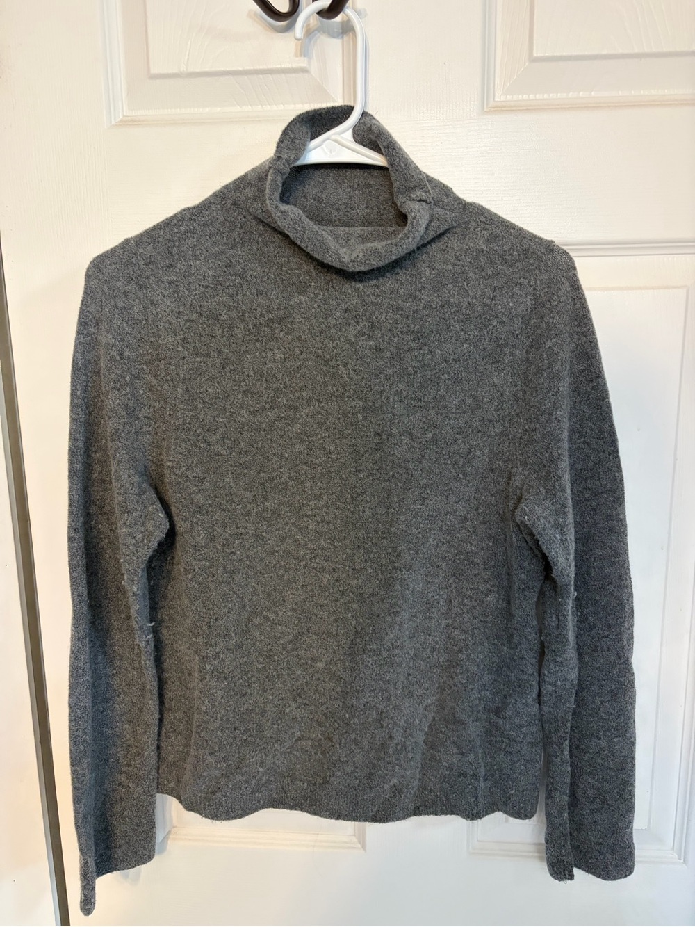 Abercrombie & Fitch Merino Wool Charcoal Gray Turtleneck Sweater